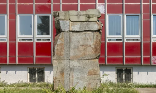 D023 Skulptura Horniny